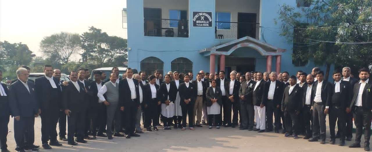 Seraikela Kharsawan News : समाज और संविधान के रक्षक हैं वकील : जलेश