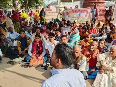 विश्व विकलांग दिवस पर दिव्यांगों ने किया धरना-प्रदर्शन और रैली