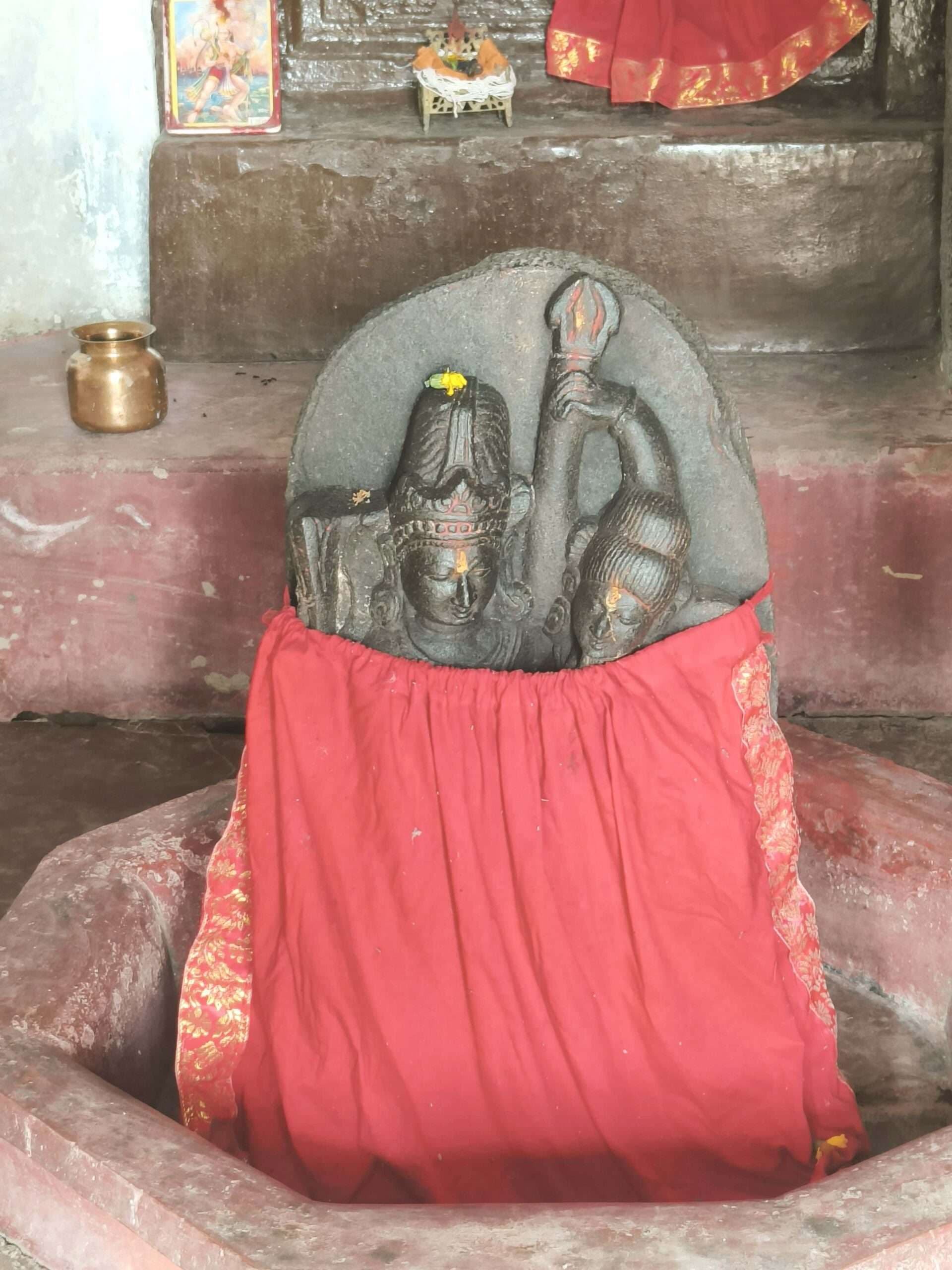 खुदवां में विकास की बाट जोह रहा प्राचीन गौरी शंकर मठ