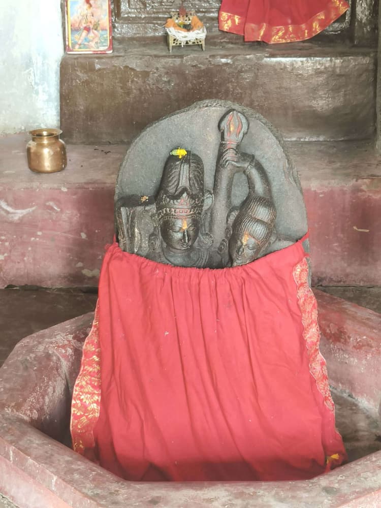 खुदवां में विकास की बाट जोह रहा प्राचीन गौरी शंकर मठ