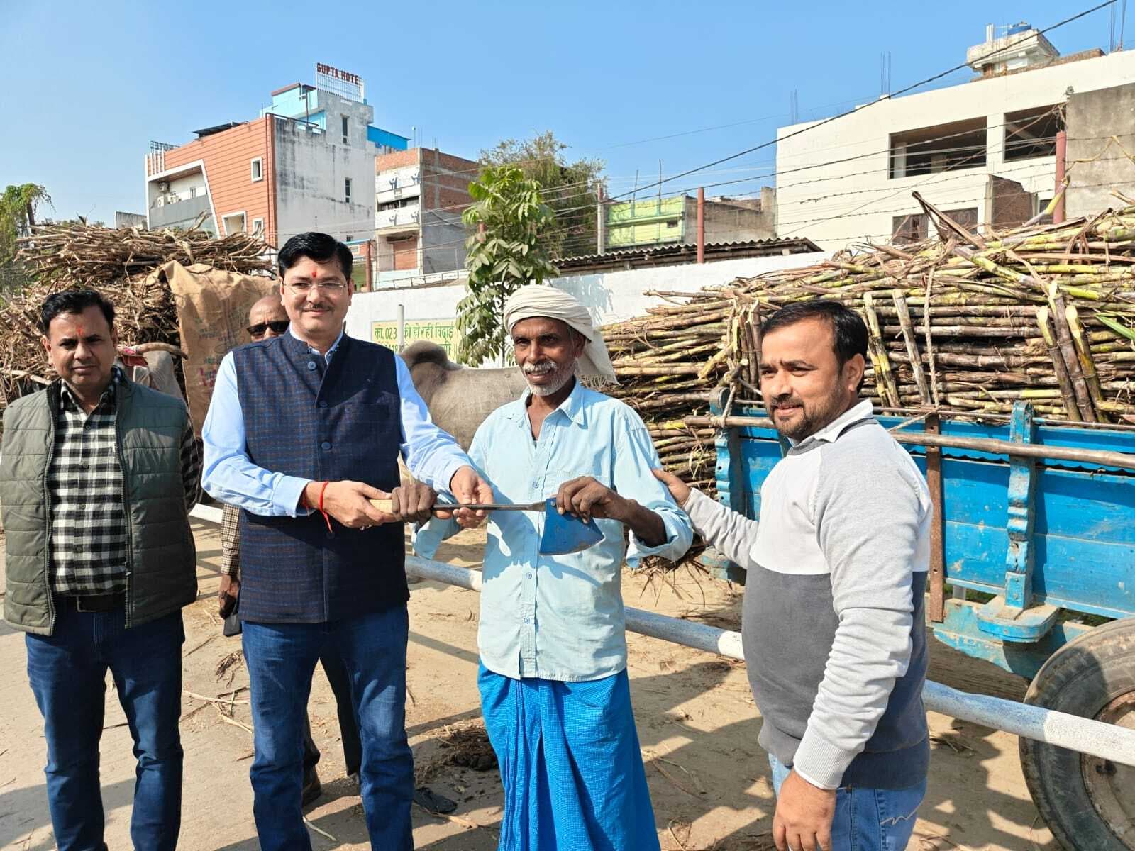 Samastipur : पलकटी से सम्मानित किये गये गन्ना किसान