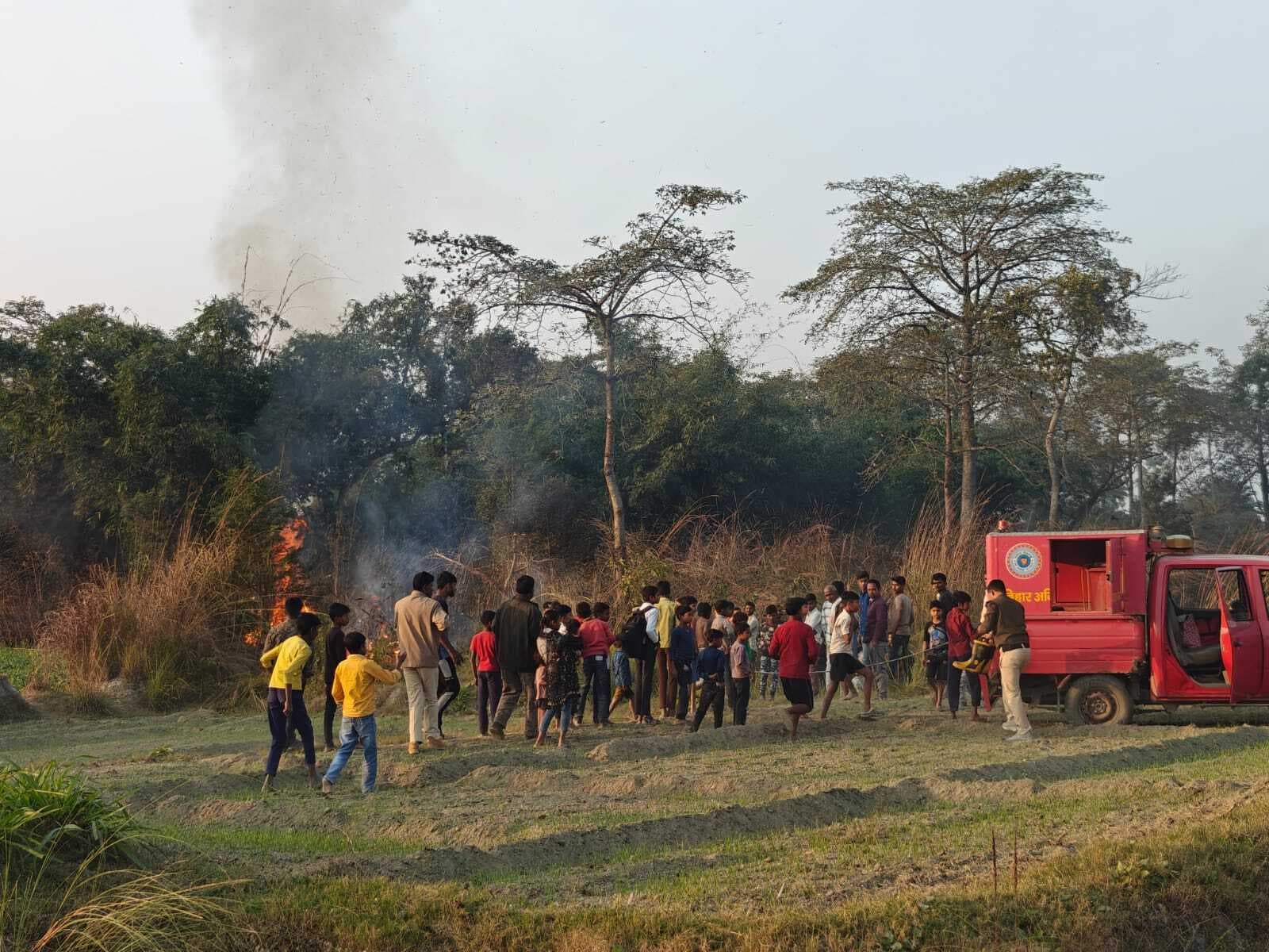 Samastipur : गावपुर में बांसवाड़ी में लगी आग
