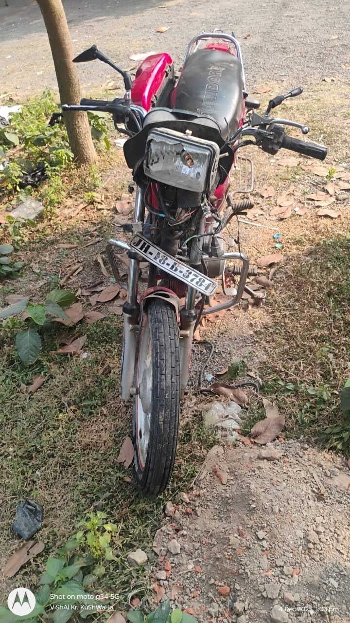 Accident : टैंकर से टकरायी तेज रफ्तार बाइक, युवक की मौत