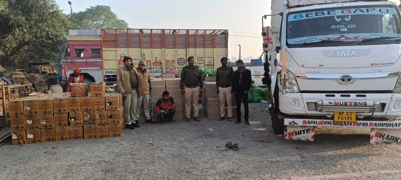 यूपी से बिहार लायी जा रही 55 लाख की विदेशी शराब बरामद, तीन तस्कर गिरफ्तार, ट्रक जब्त