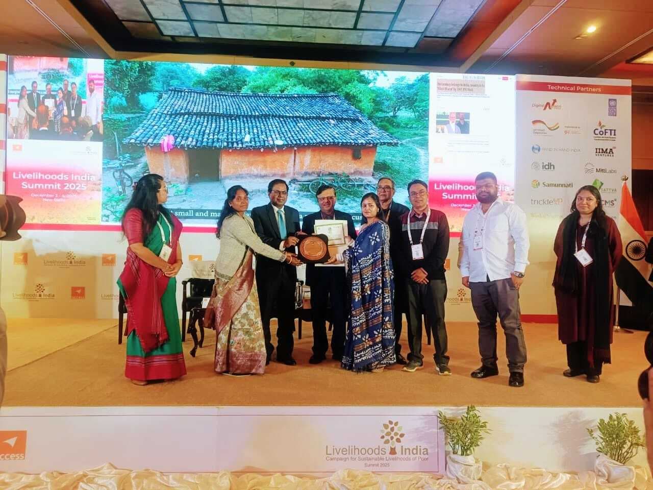 मुरहू नारी शक्ति किसान प्रोड्यूसर कंपनी लिमिटेड को मिला एफपीओ ऑफ द ईयर-लार्ज का पुरस्कार