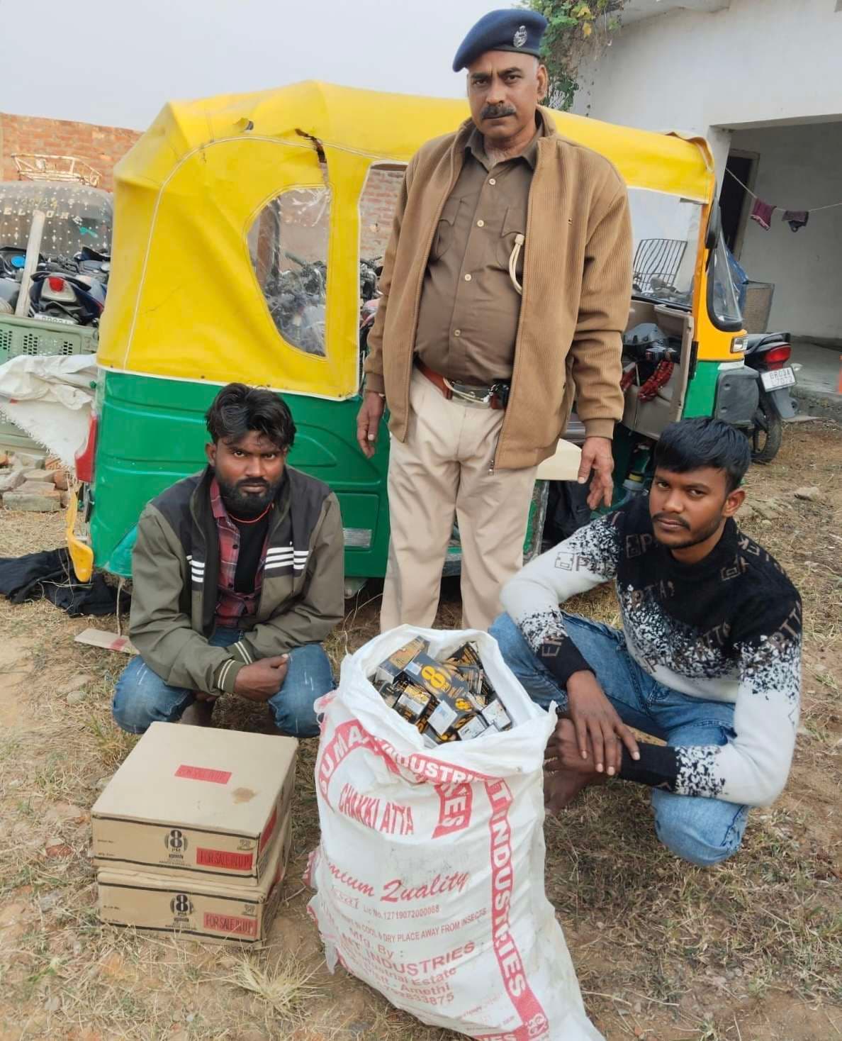 दो वाहनों से 330.480 विदेशी शराब बरामद, तीन तस्कर गिरफ्तार