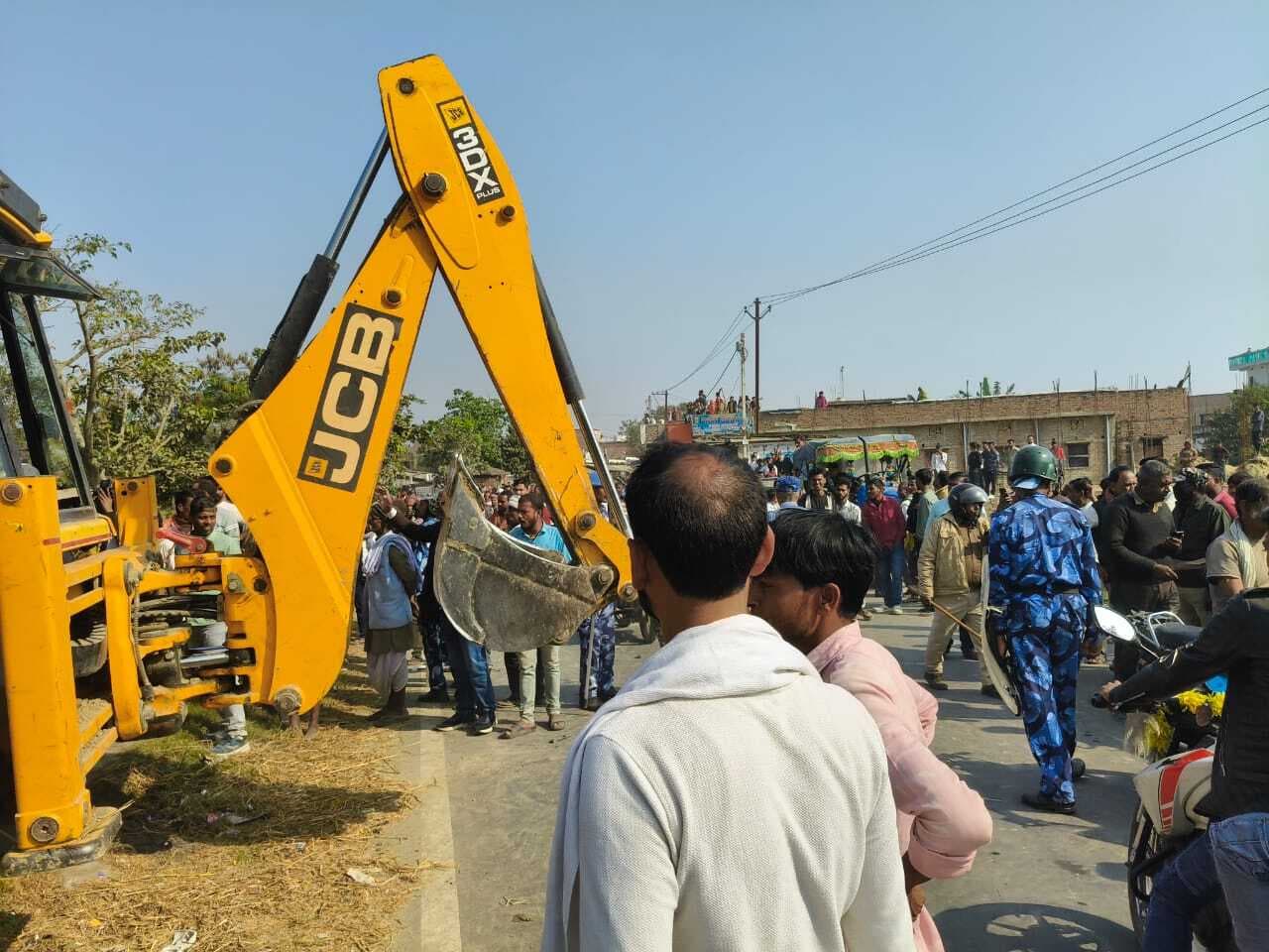 Samastipur : दूधपूरा व मंगलगढ़ में हटा अतिक्रमण, पुलिस पर पथराव