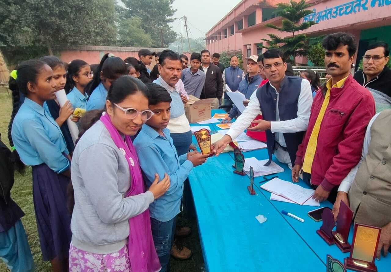 विज्ञान प्रदर्शनी में मध्य विद्यालय बरियाही व क्विज में कारी अनंत विद्यालय रहा अव्वल