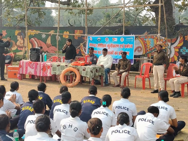 आपदा जोखिम न्यूनीकरण तकनीक से गृह रक्षकों को किया गया लैश