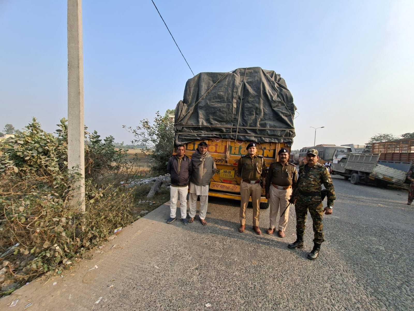 बलथरी चेकपोस्ट पर अंग्रेजी शराब की बड़ी खेप बरामद, हरियाणा का तस्कर गिरफ्तार