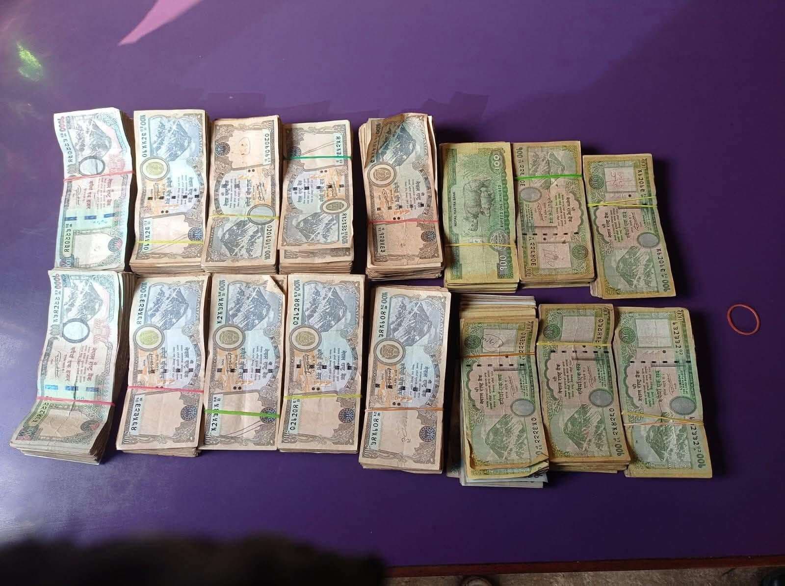 साढ़े छह लाख नेपाली करेंसी के साथ गिरफ्तार