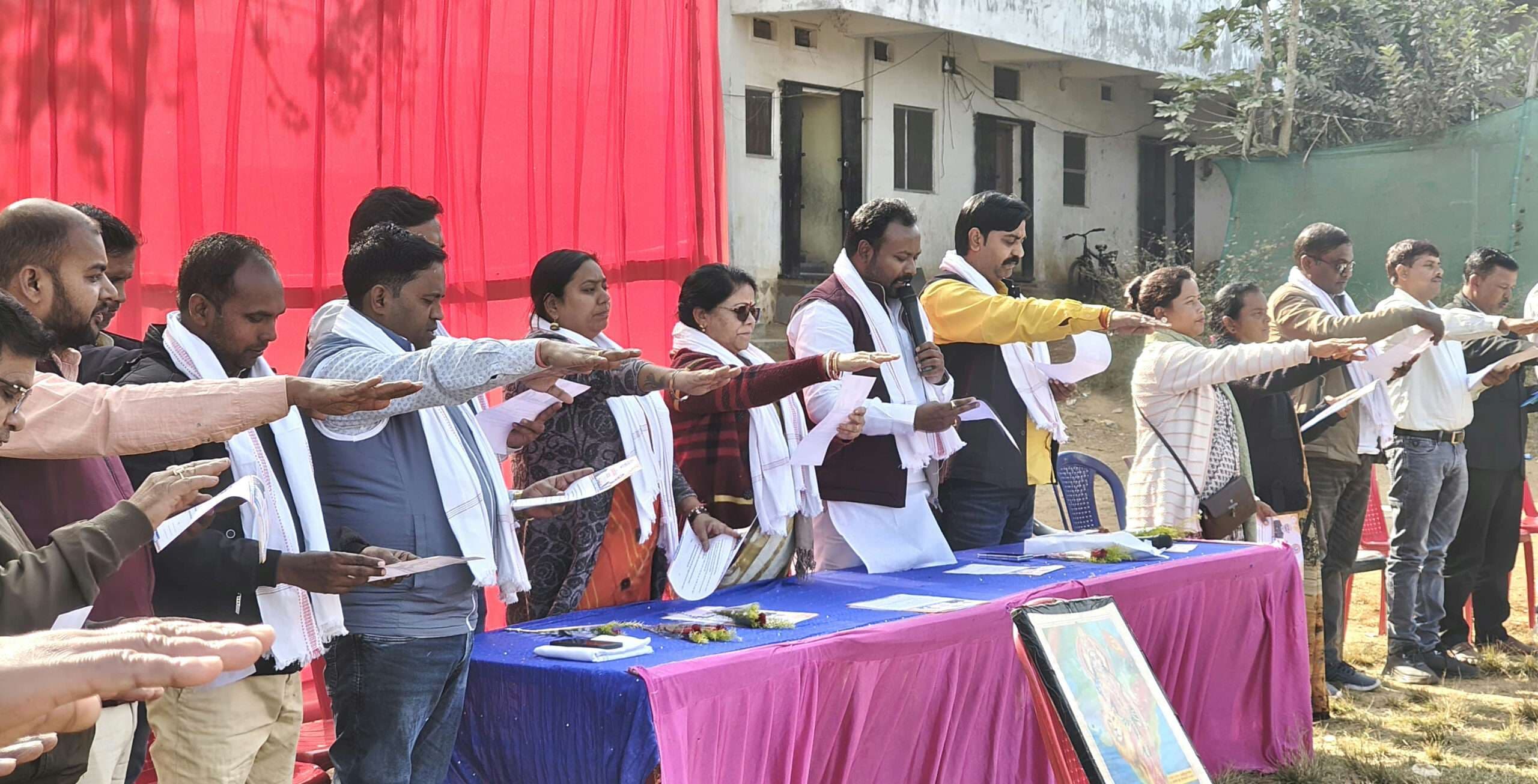 स्वदेशी अपनाने का लिया संकल्प