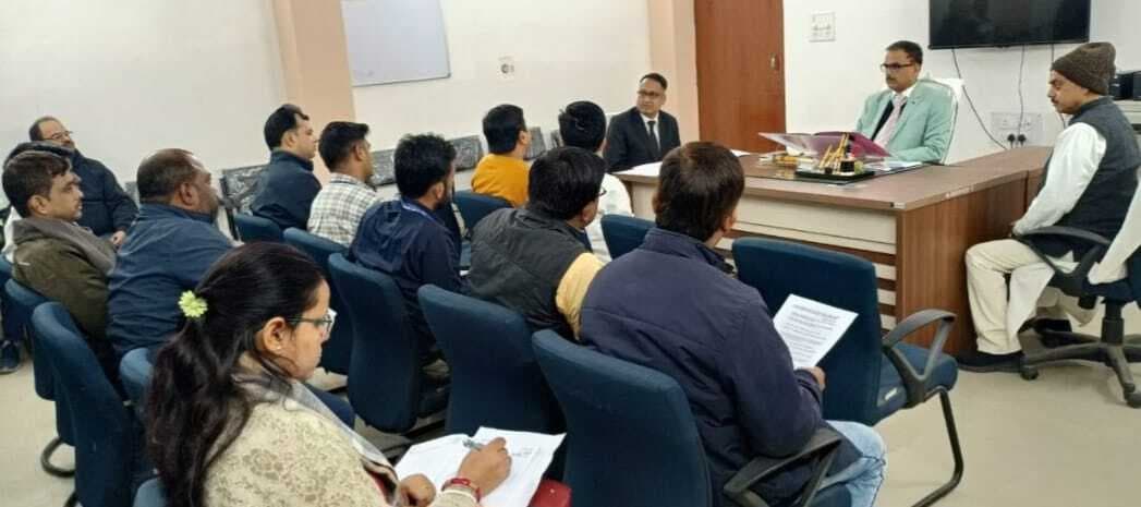 ऋण प्रकरणों के निपटाने में बैंक अपनाएं लचीला रुख : जिला जज