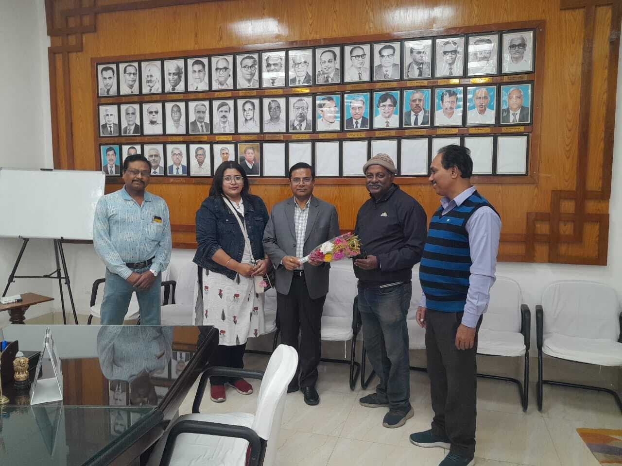 चिरेका यूनियन ने महाप्रबंधक को सौंपा ज्ञापन