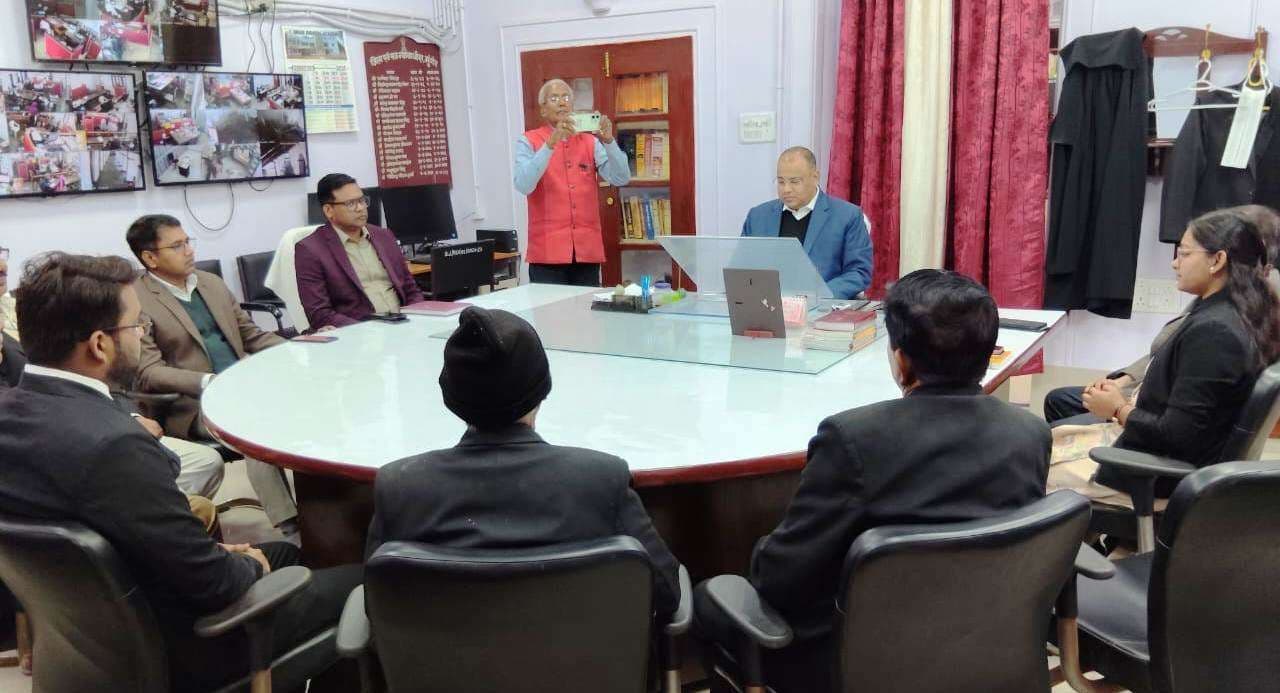 जिला जज ने राष्ट्रीय लोक अदालत में अधिक से अधिक मामलों के निष्पादन कराने पर दिया बल