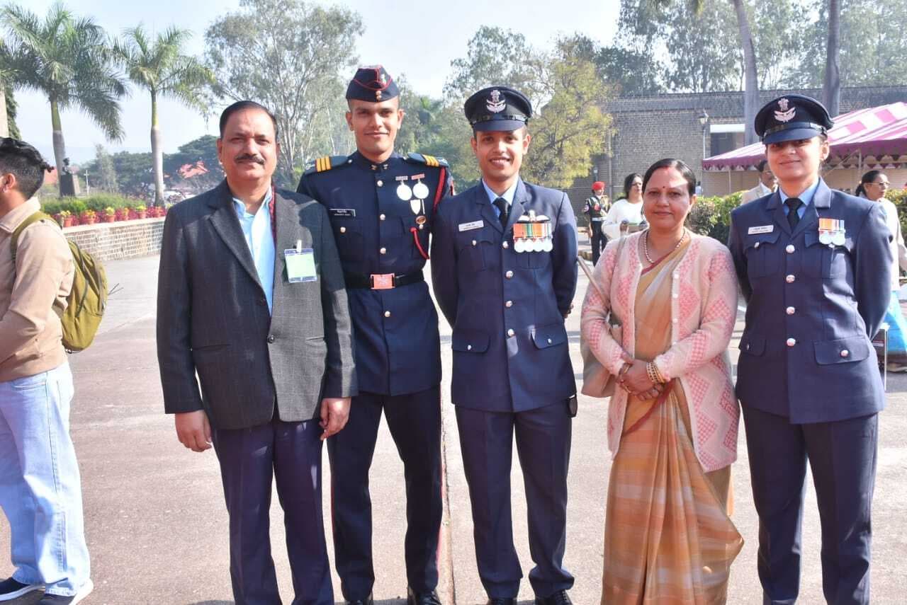 sasaram News: एनडीए कैडेट रजत पदक विजेता सिद्धार्थ बने भारतीय सेना में लेफ्टिनेंट