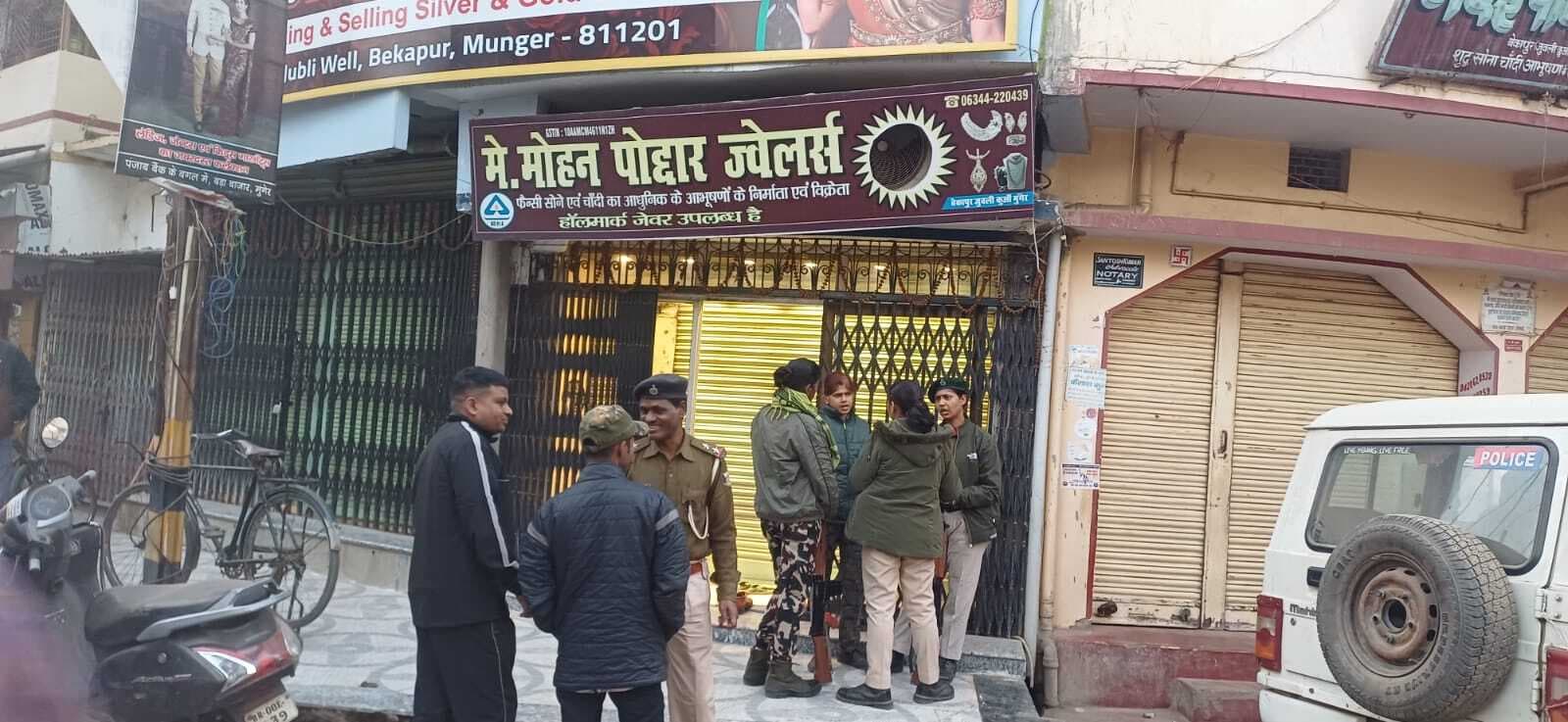बेकापुर की ज्वेलरी दुकान पर पुलिस ने मारा छापा, हिरासत में पिता-पुत्र