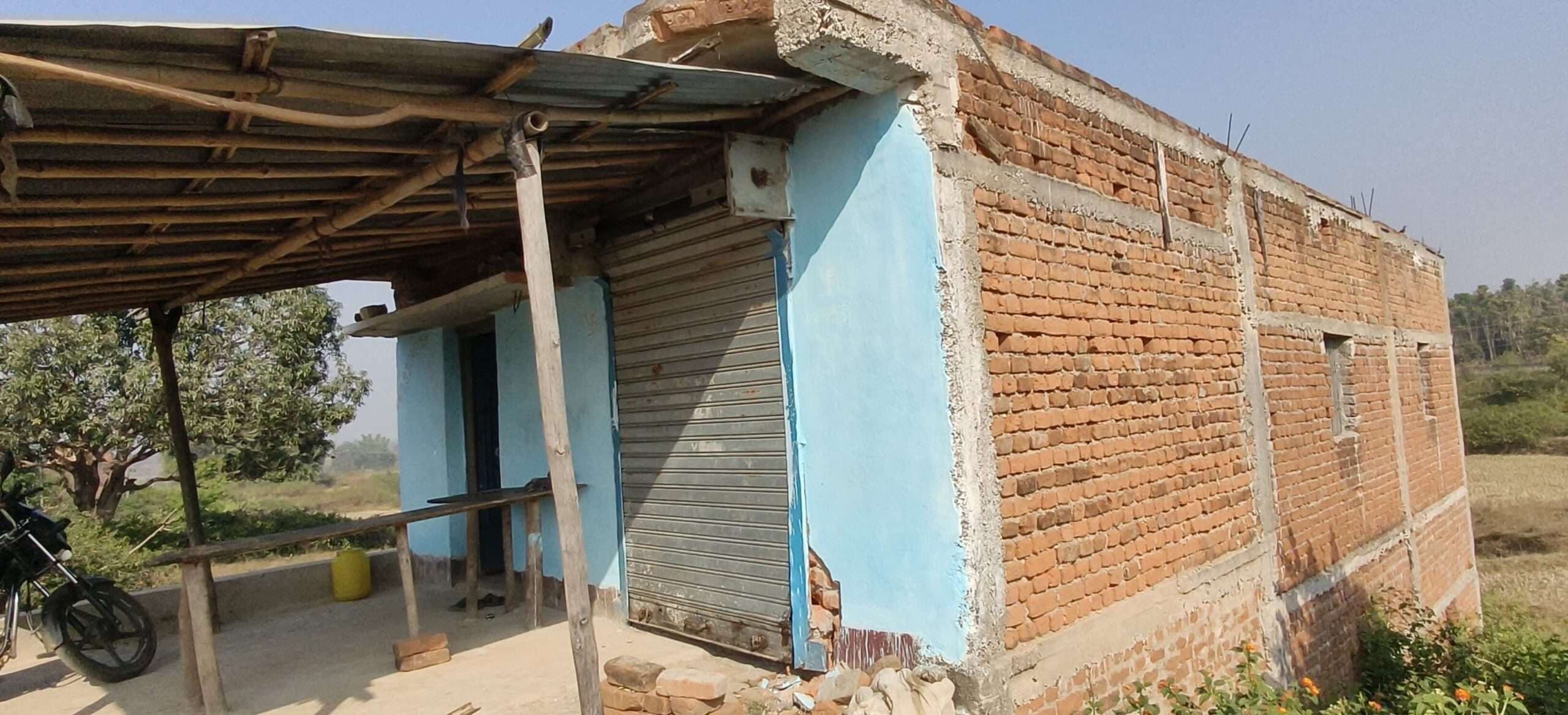 Giridih News :दुकान का शटर तोड़कर हजारों रुपये के सामान की चोरी