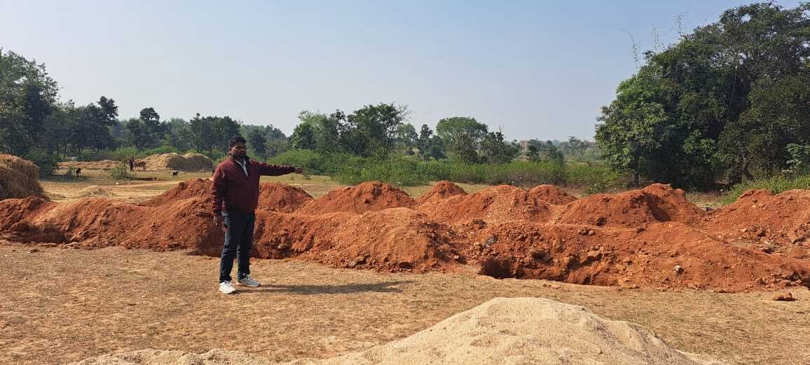 Giridih News :भूदान में मिली जमीन पर पैक्स निर्माण पर रोक की मांग