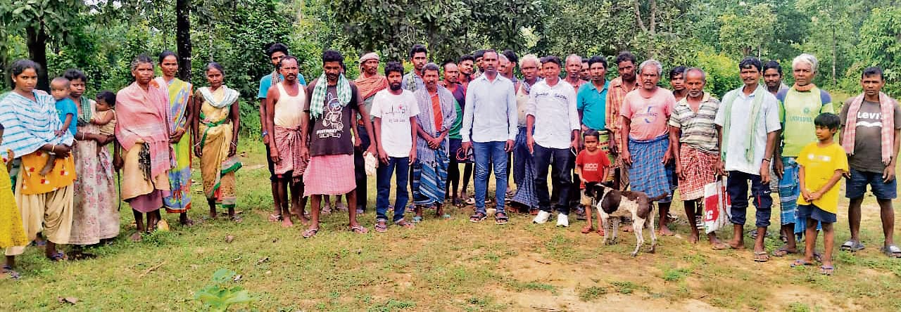 Chaibasa News : चुआं का पानी पी रहे चार गांवों के लोग