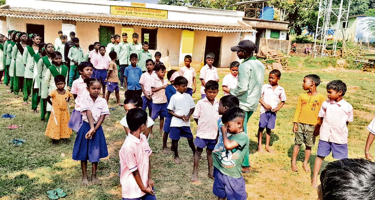 Seraikela Kharsawan News : मेरोमजंगा स्कूल की दो शिक्षिकाओं का प्रतिनियोजन रद्द