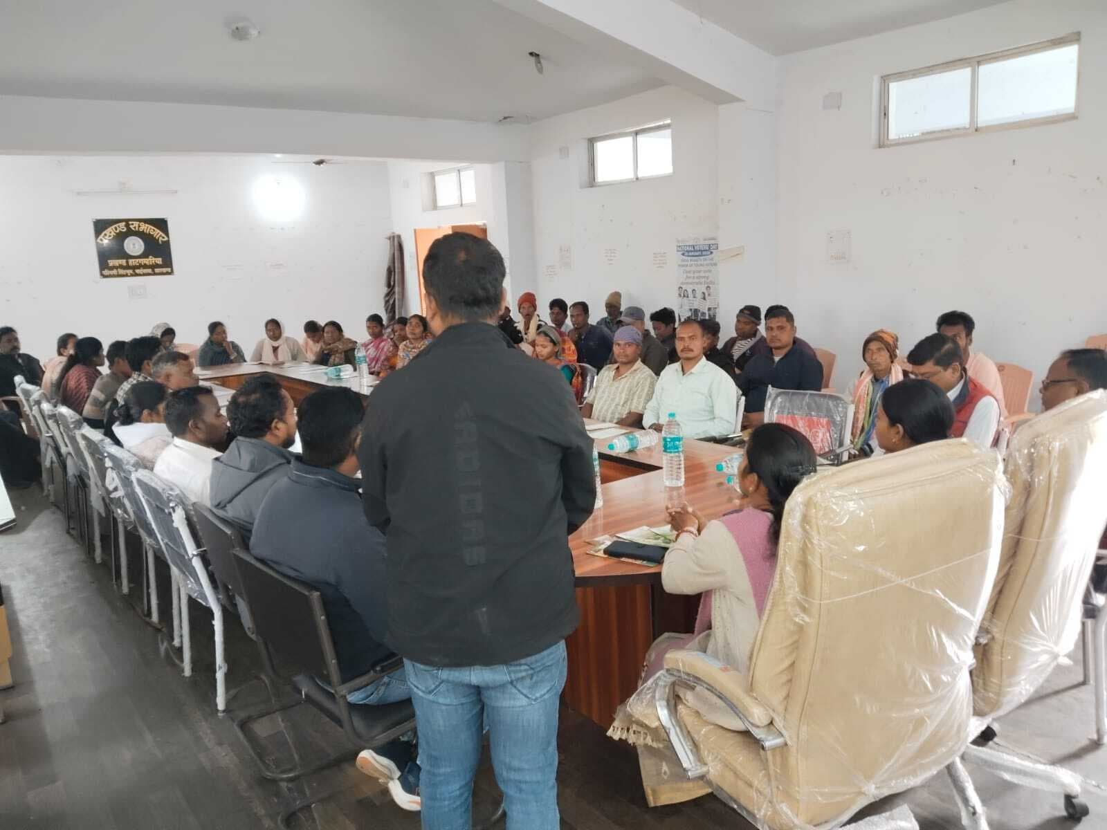 Chaibasa News : तकनीकी खेती कर कम पानी में बेहतर उत्पादन करें किसान