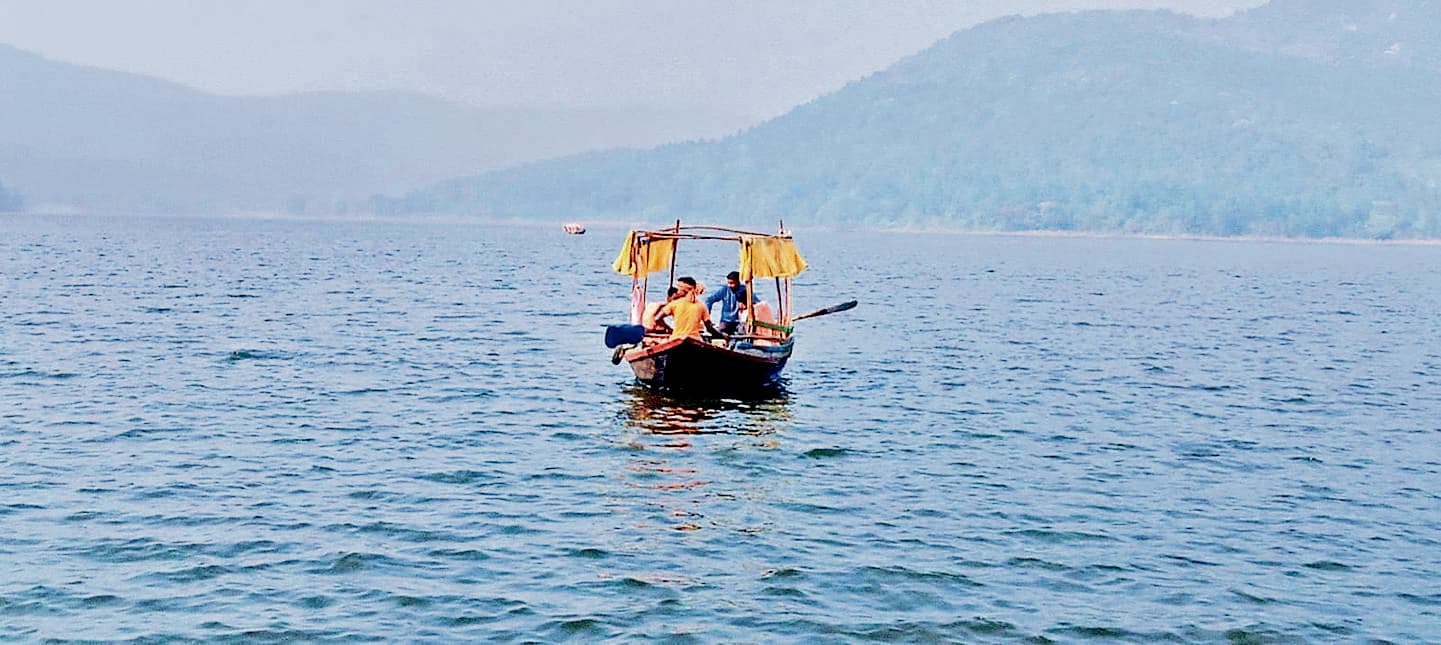 East Singhbhum News : बुरुडीह डैम में नौका परिचालन शुरू, पर्यटकों में खुशी