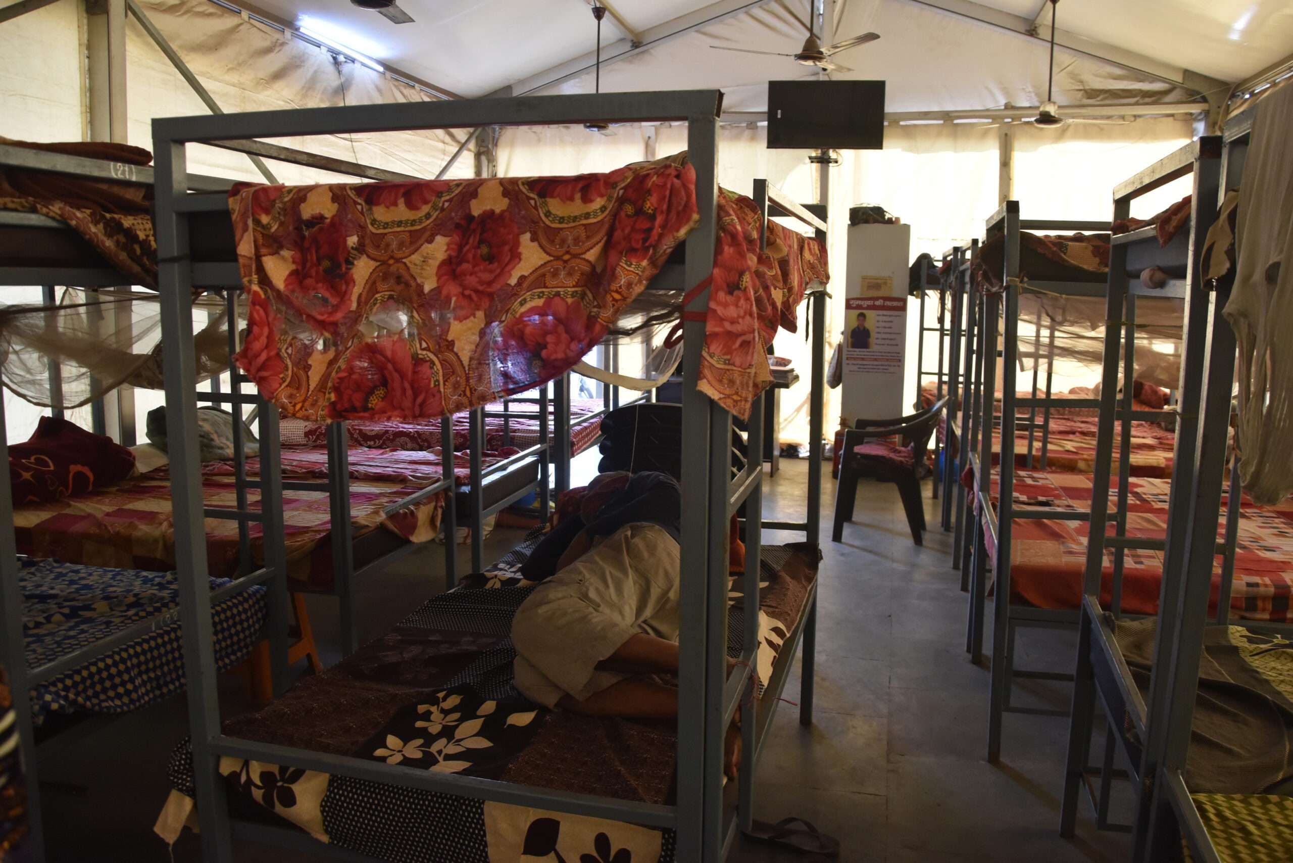 जर्मन हैंगर में 953 बेड के 26 रैन बसेरे तैयार