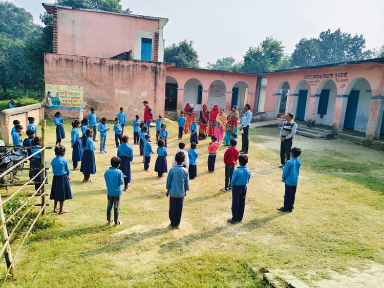 हमारा शौचालय-हमारा भविष्य स्वच्छता जागरूकता अभियान में दी छात्राें को गयी स्वच्छ आदतों की सीख