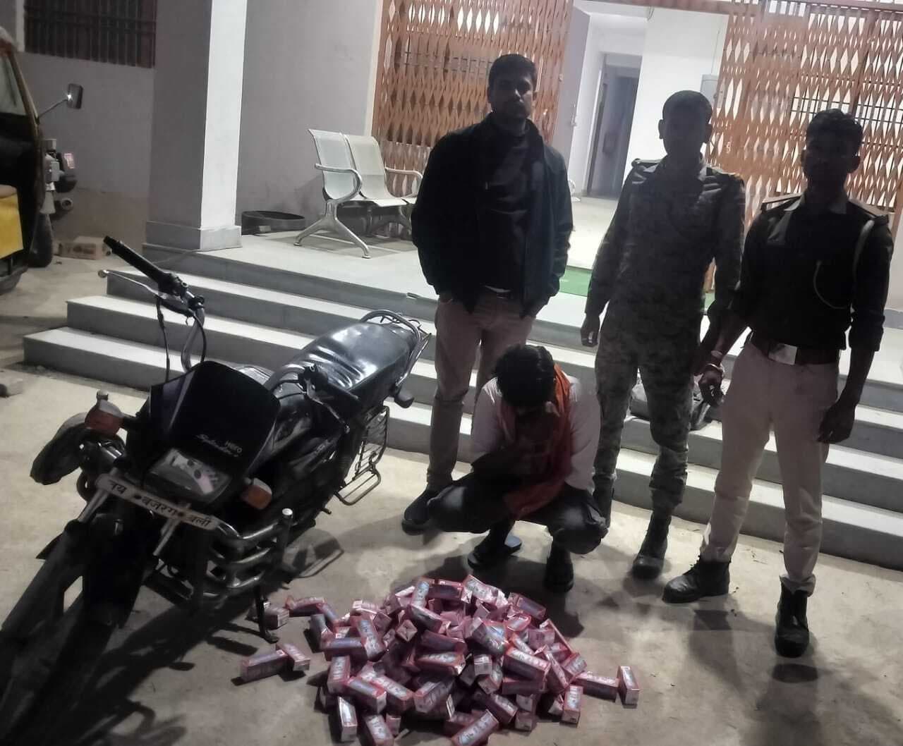 कटेया में 27 लीटर देसी शराब के साथ तस्कर गिरफ्तार, बाइक जब्त