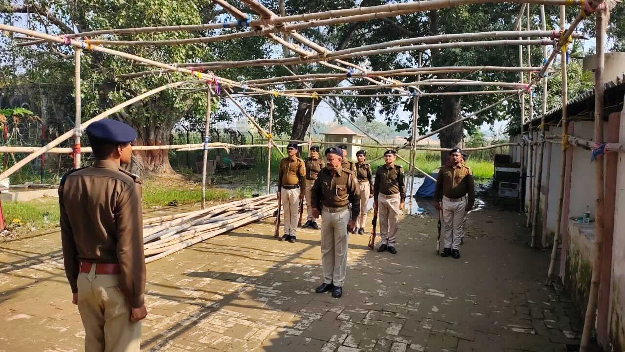 एसपी ने पुलिस केंद्र में परेड का किया निरीक्षण