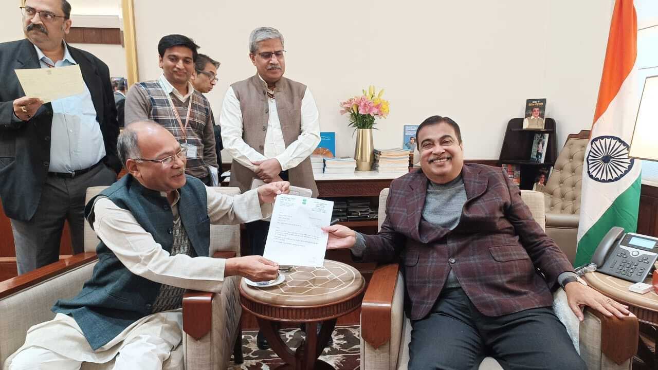 दुर्घटना संभावित बन चुकी है यह सड़क