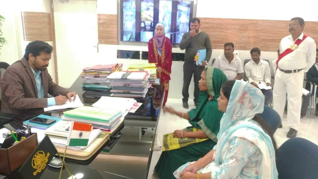 जिलाधिकारी ने सुनी आमजनों की समस्याएं