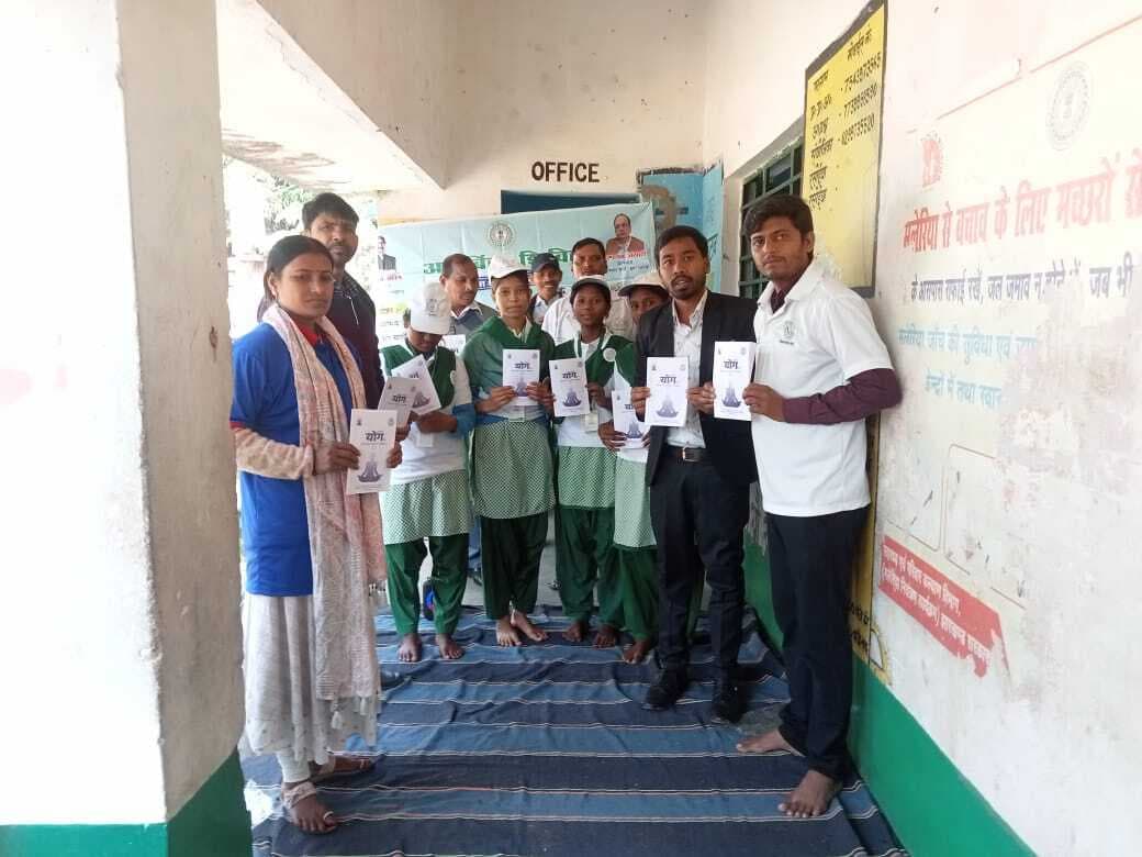 आयुष विभाग ने 15 छात्र-छात्राओं को बनाया योग मित्र