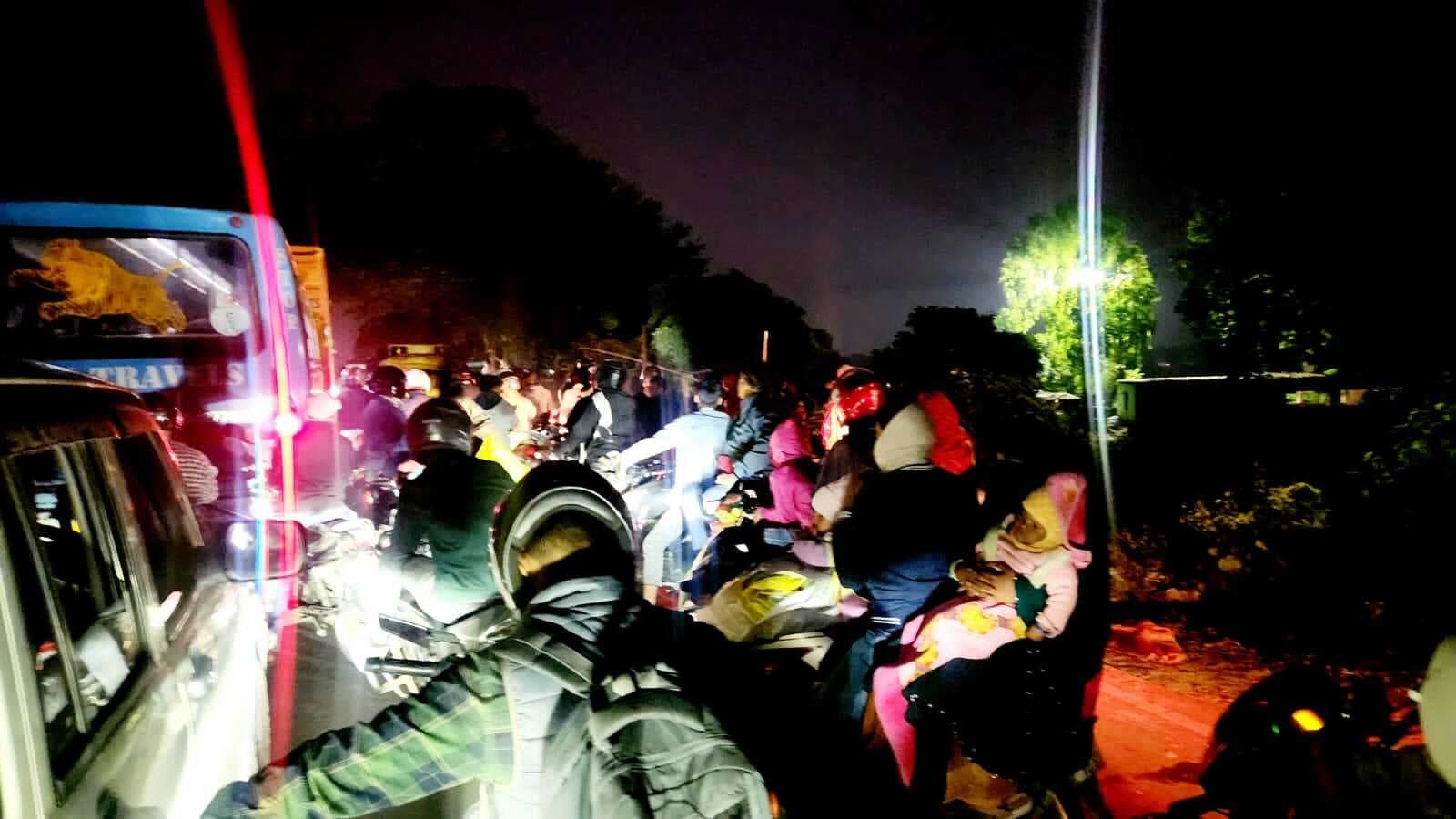 महानंदा पुल पर भीषण जाम, लोगों को घंटों फंसे रहना पड़ा