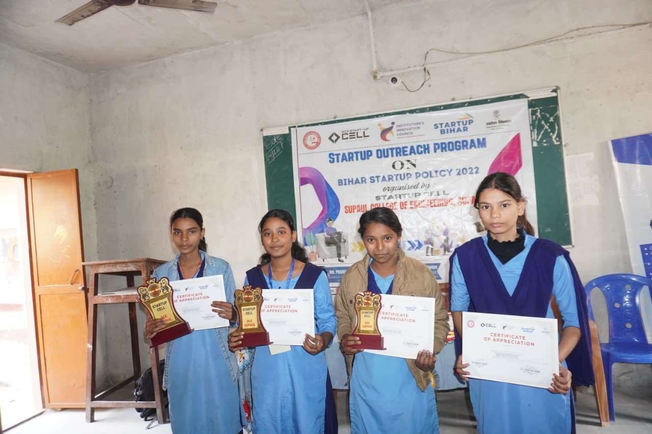 त्रिवेणीगंज में छात्राओं ने दिखाया नवाचार का जुनून