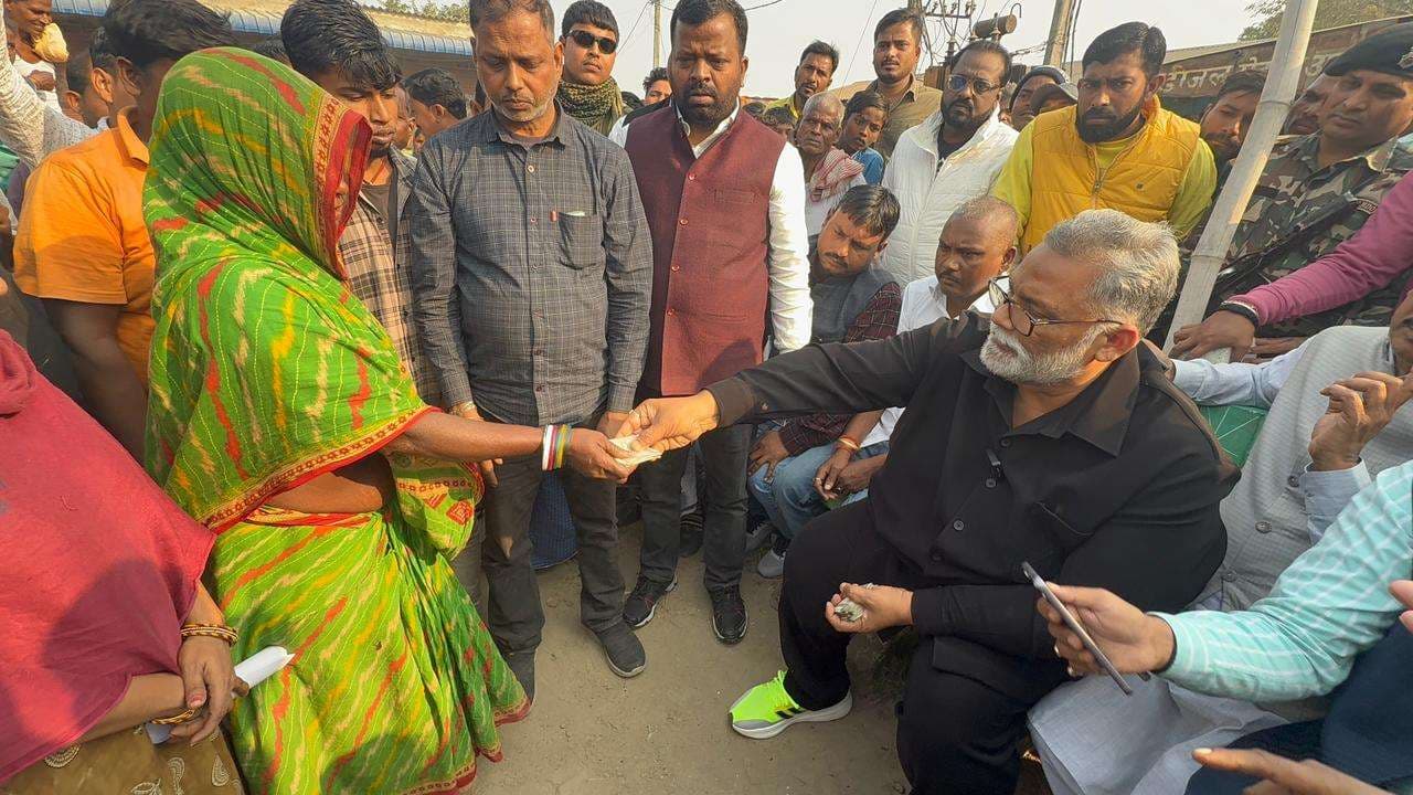 हाई टेंशन तार टूटने से हुए हादसे के पीड़ितों से मिले सांसद