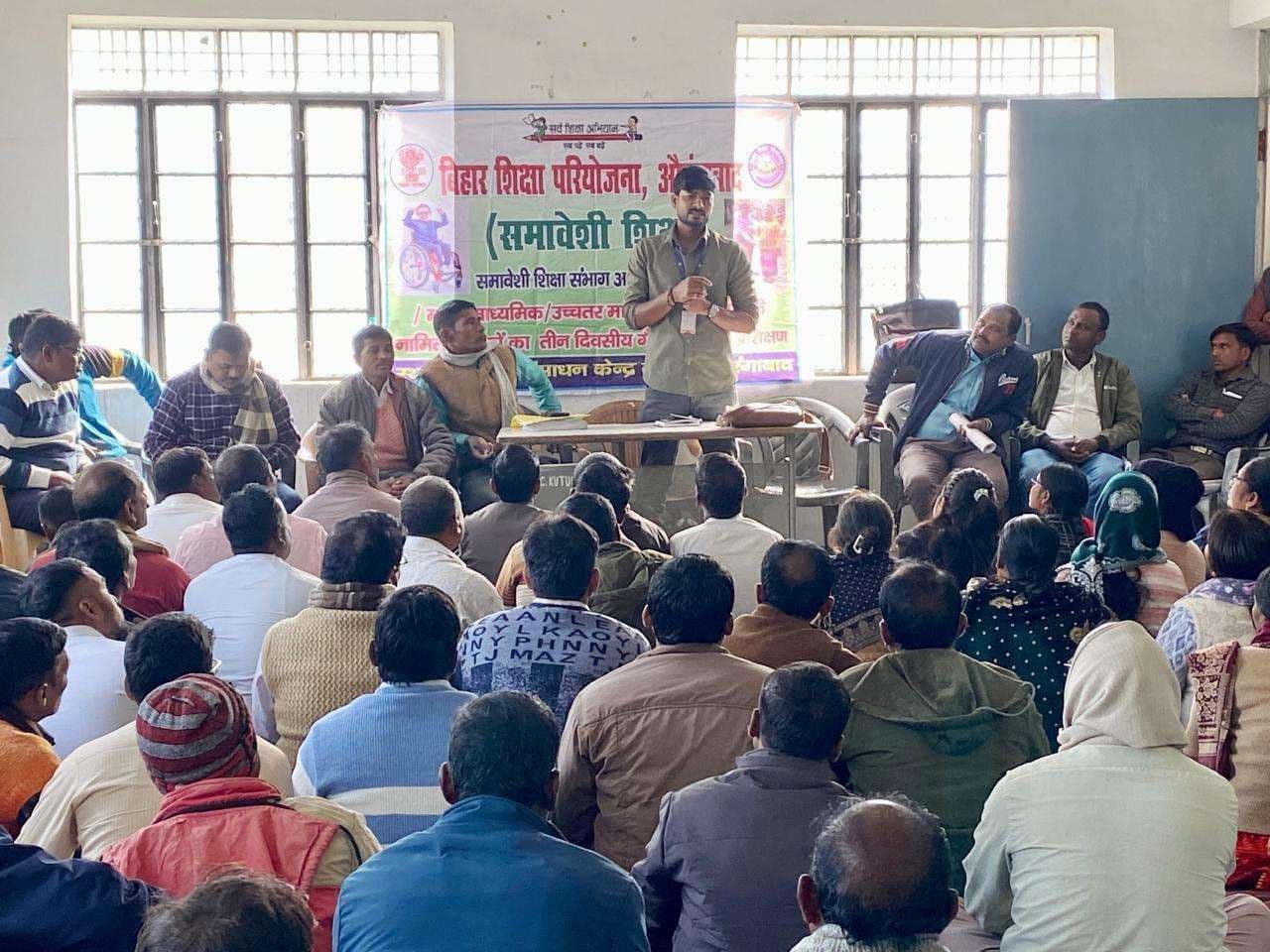 मोहल्ला पाठशाला में बेहतर शैक्षणिक माहौल के लिए कुटुंबा में कार्यशाला आयोजित