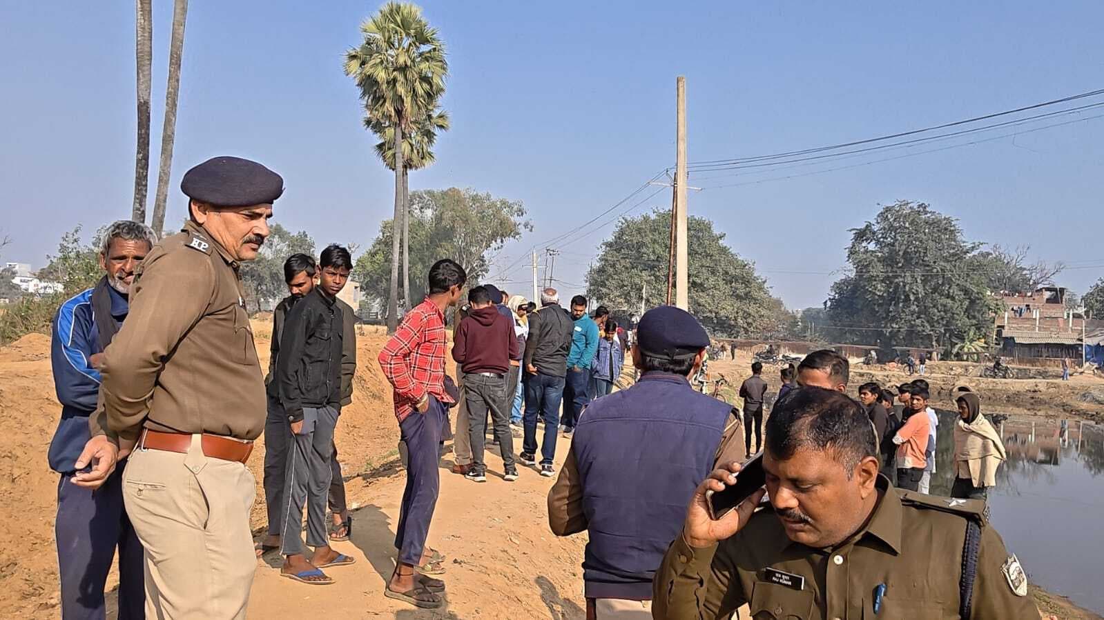 चौरा नदी से युवक का शव बरामद, परिजनों में कोहराम