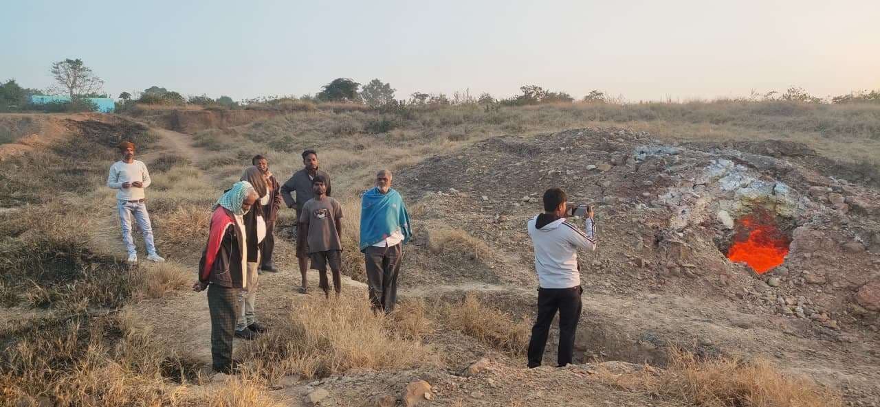दहशत में हैं खदान की आग से प्रभावित एरिया के लोग
