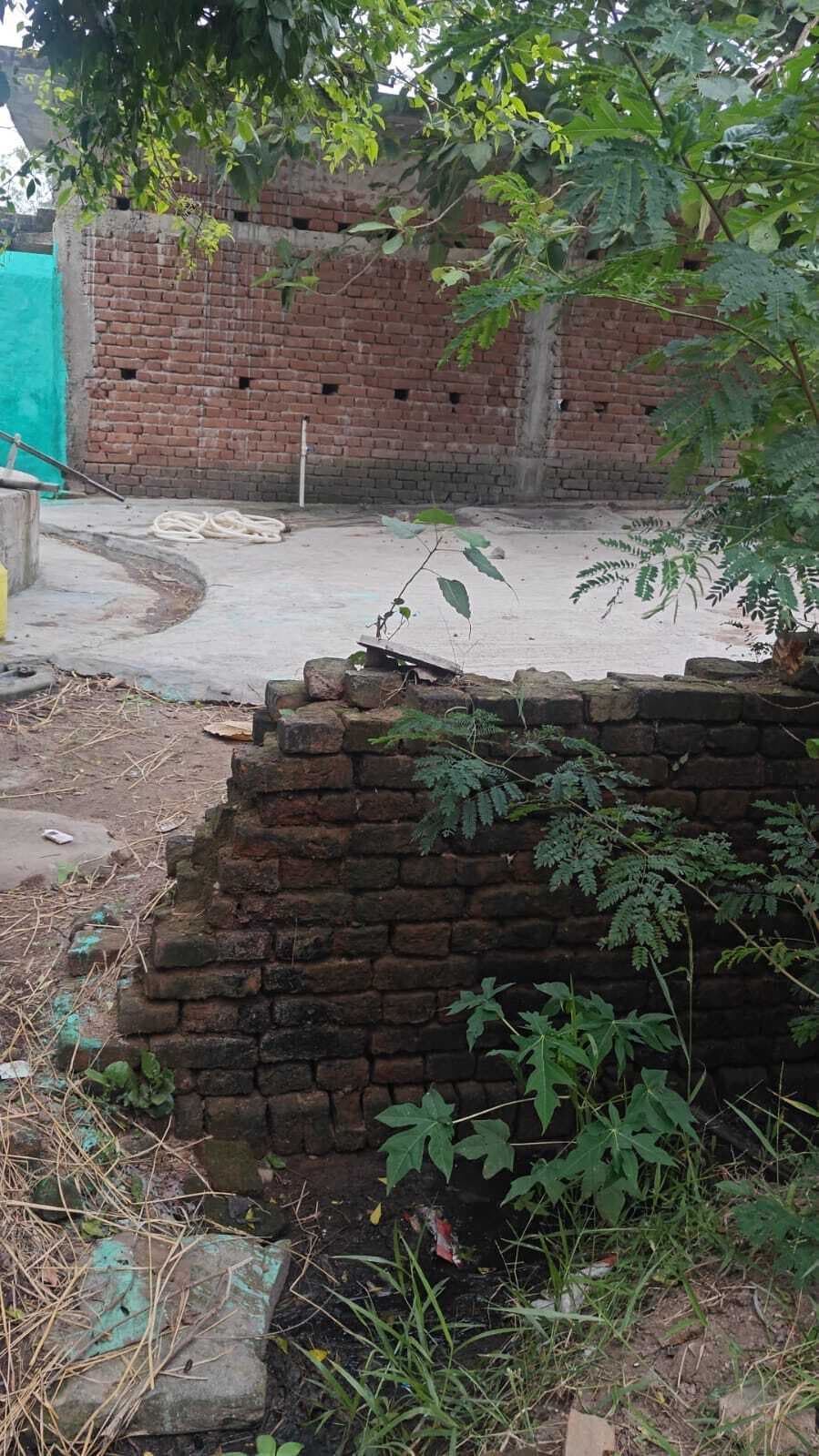 सरकारी योजना से बोरवेल निजी जगह में कराने का ग्रामीणों का आरोप