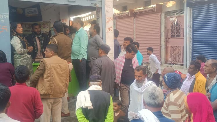 ई श्रम कार्ड बनाने ग्राहक सेवा केंद्र गयी महिला से 49, 900 की ठगी