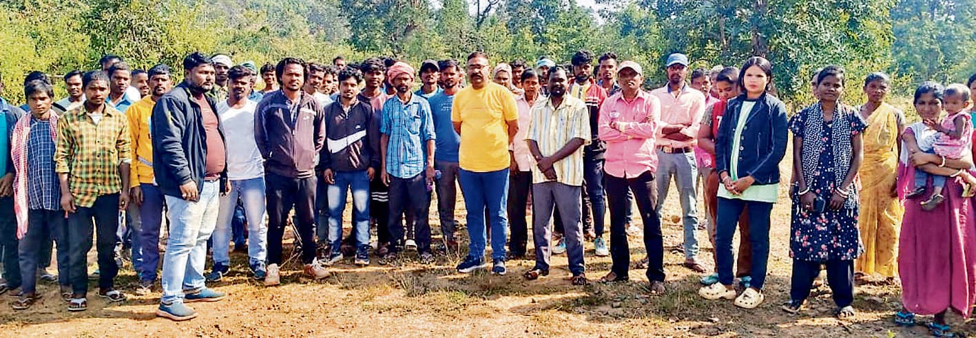 Chaibasa News :स्थानीय युवाओं को रोजगार व गांवों में सुविधाएं दे सेल : ग्रामीण