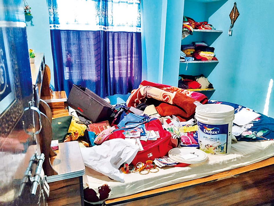 Gaya News : शादी समारोह में गया पूरा परिवार, बंद घर से 15 लाख के गहने चोरी