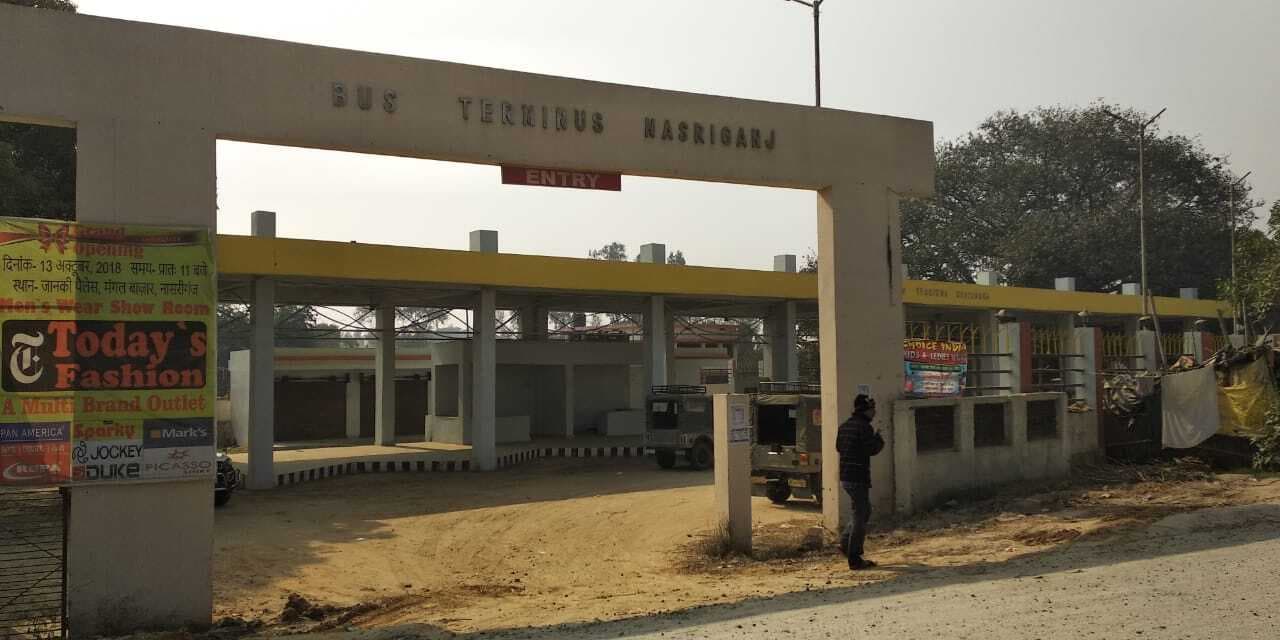 उद्घाटन के नौ साल बाद भी बस स्टैंड के अंदर नहीं लगी एक भी बस