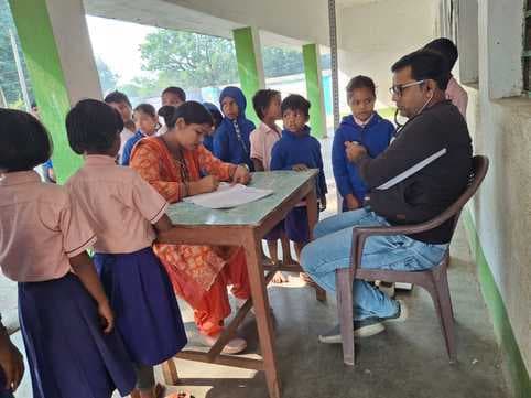 शिविर में 78 छात्र-छात्राओं की हुई स्वास्थ्य जांच