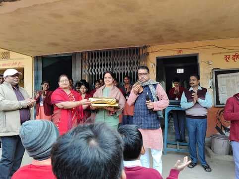 जेपीएससी परीक्षा में सफल रौनक प्रिया को किया गया सम्मानित