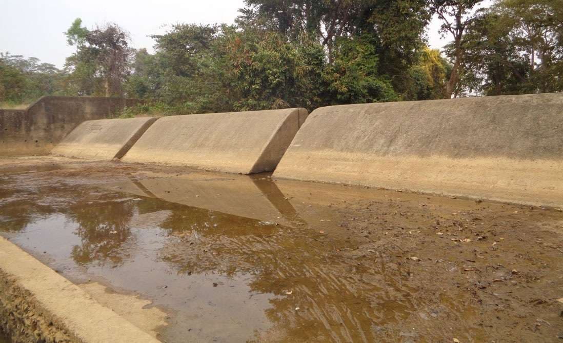 Seraikela Kharsawan News : सीनुडीह में सुरु नदी पर बने चेकडैम जर्जर, जीर्णोद्धार की मांग