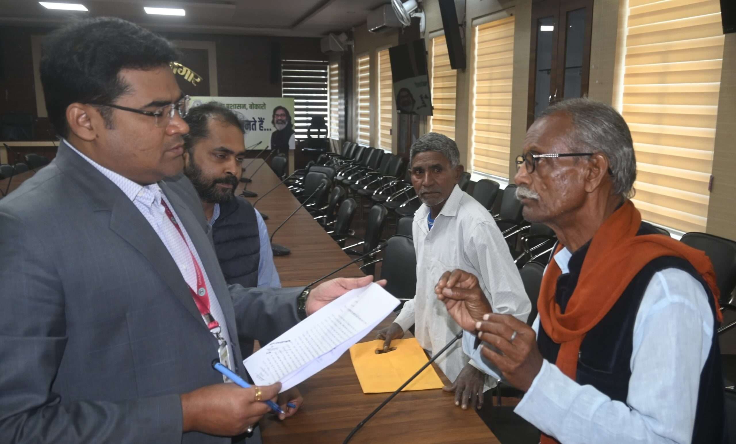 Bokaro News : जनता दरबार में आयी समस्याओं का त्वरित समाधान का निर्देश