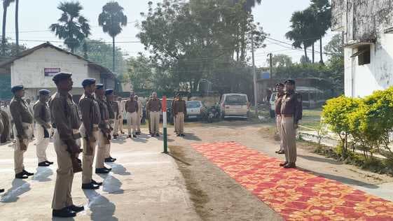 महागामा थाना का एसपी ने किया निरीक्षण